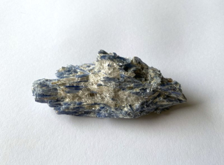 Minerál - kyanit č.25 350g